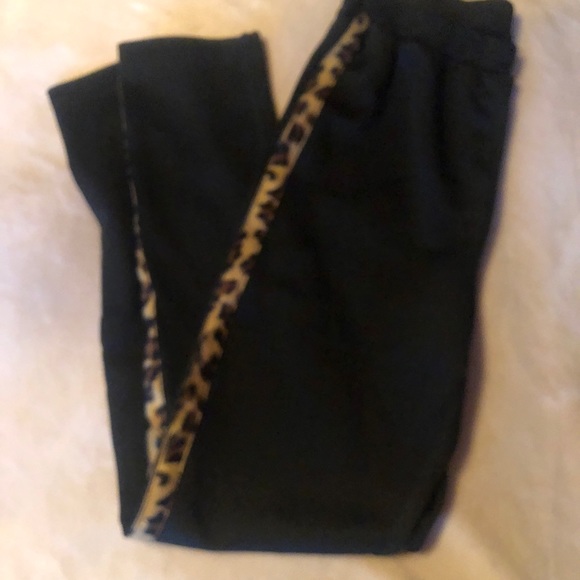 NWOT  Sporty Black Leopard Tape Side Leggings Size Small - Picture 15 of 15
